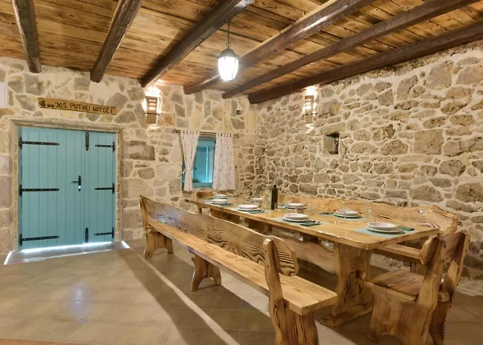Rural With Heated Pool Rastane Feriehus
