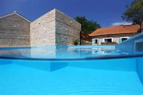 Rural With Heated Pool Rastane Feriehus *