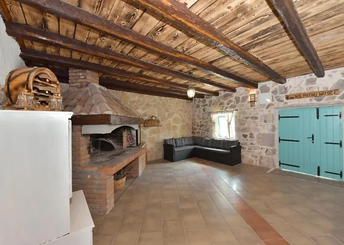 Σπίτι διακοπών Rural With Heated Pool Rastane