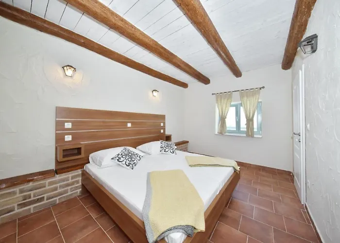 Rural With Heated Pool Rastane *