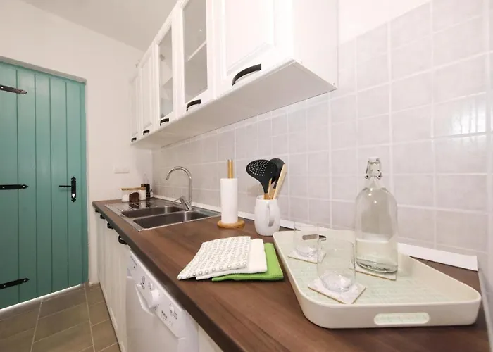 Rural With Heated Pool Rastane Feriehus *