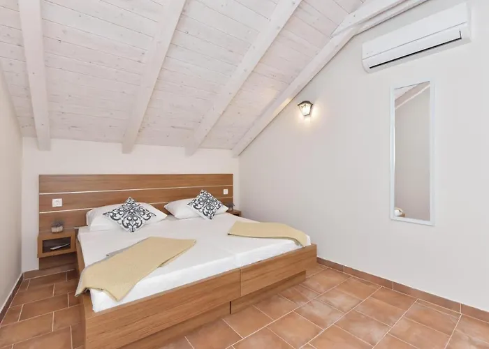 Feriehus Rural With Heated Pool Rastane