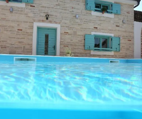 Σπίτι διακοπών Rural With Heated Pool Rastane