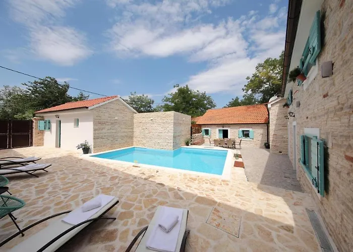 Rural With Heated Pool Rastane
