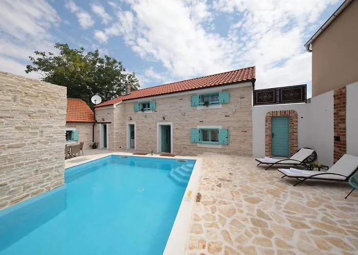 Feriehus Rural With Heated Pool Rastane