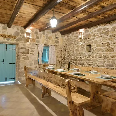 Rural With Heated Pool Rastane Semesterbostad