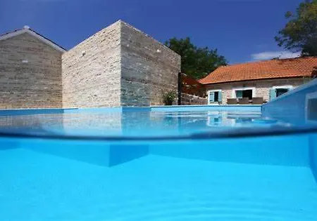 Rural With Heated Pool Rastane Semesterbostad *