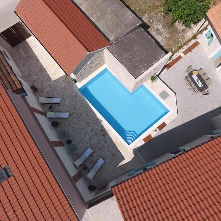Rural With Heated Pool Rastane Semesterbostad Donje Rastane