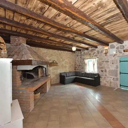 Semesterbostad Rural With Heated Pool Rastane
