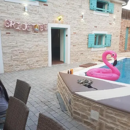 Semesterbostad Rural With Heated Pool Rastane Donje Rastane