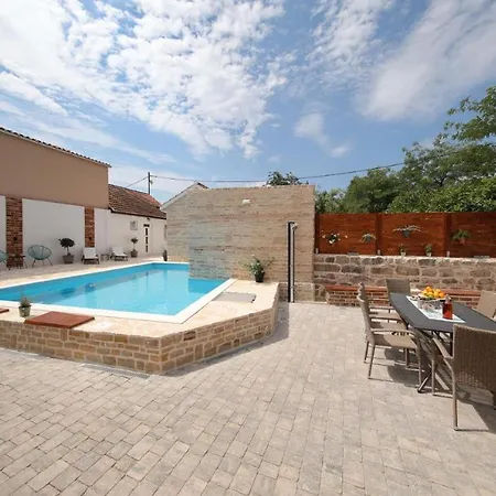 Semesterbostad Rural With Heated Pool Rastane *
