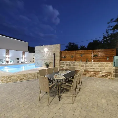 Rural With Heated Pool Rastane Semesterbostad Donje Rastane
