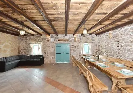 Semesterbostad Rural With Heated Pool Rastane Donje Rastane