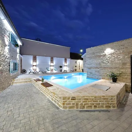Rural With Heated Pool Rastane Semesterbostad Donje Rastane
