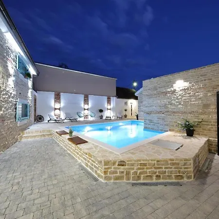Rural With Heated Pool Rastane Holiday home Donje Rastane