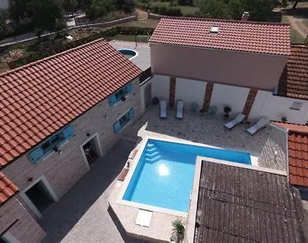 Rural With Heated Pool Rastane Semesterbostad *