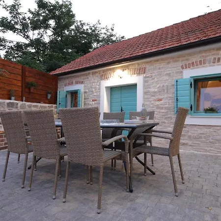 Rural With Heated Pool Rastane Semesterbostad