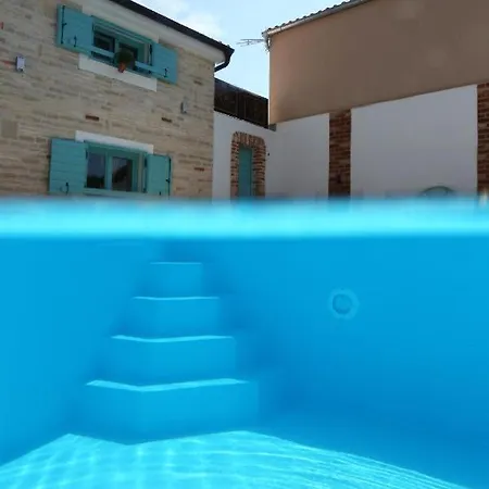 Semesterbostad Rural With Heated Pool Rastane Donje Rastane