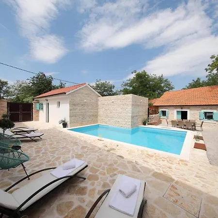 Rural With Heated Pool Rastane Semesterbostad *
