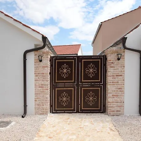 Rural With Heated Pool Rastane Holiday home