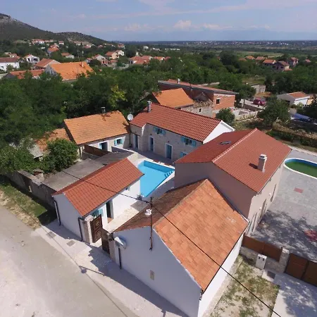 Semesterbostad Rural With Heated Pool Rastane *