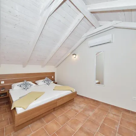 Rural With Heated Pool Rastane Holiday home Donje Rastane