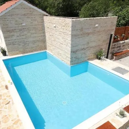 Semesterbostad Rural With Heated Pool Rastane *