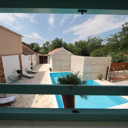 Semesterbostad Rural With Heated Pool Rastane *